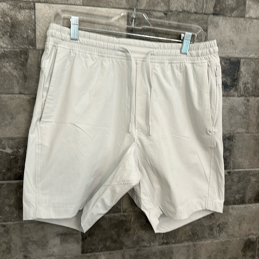 Lululemon Bowline Men’s Shorts Medium 8” Cream